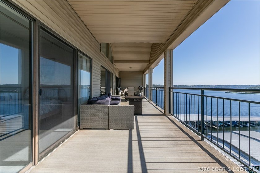 Experience lake life at its finest in this spacious 3-bedroom, 3 - photo 39