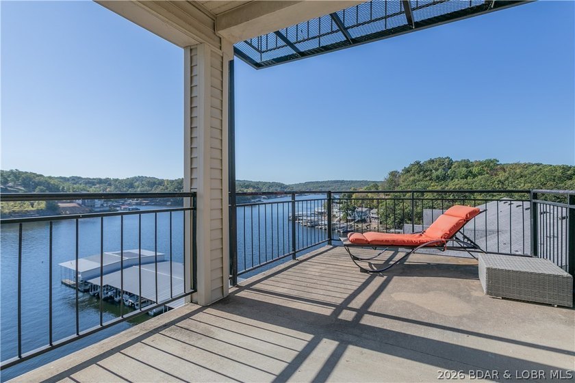 Experience lake life at its finest in this spacious 3-bedroom, 3 - photo 42