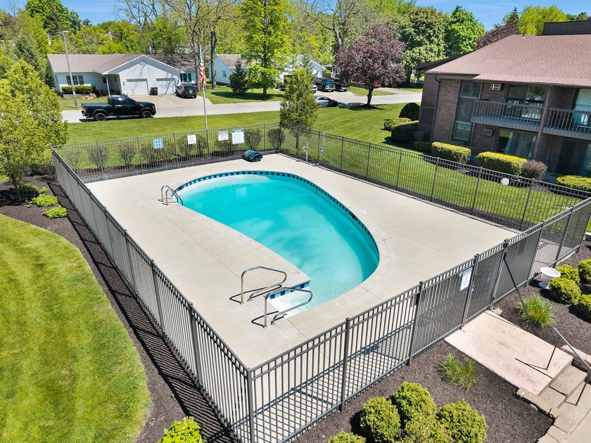 Imagine owning a, low-maintenance condo just a few blocks from - photo 2