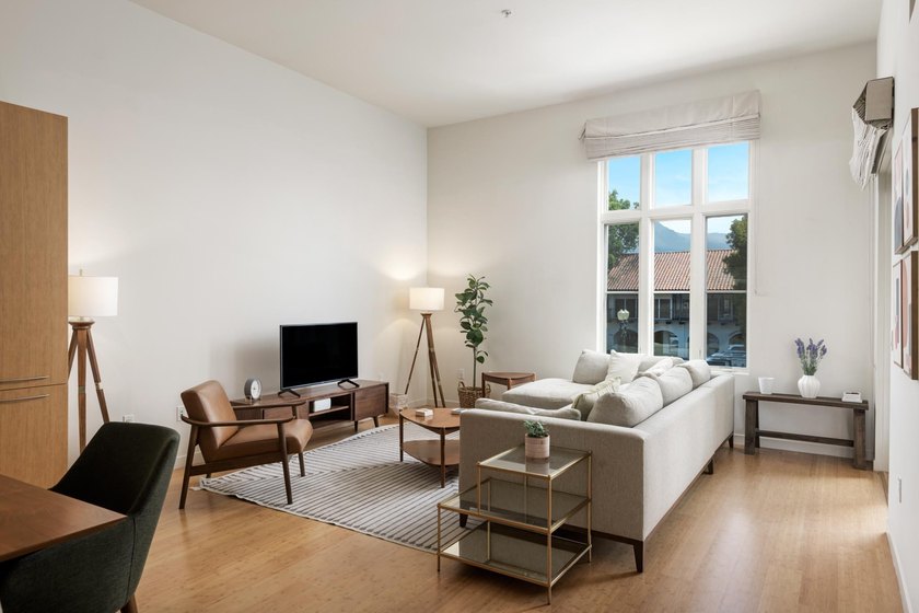 Rare luxury condo in the sought-after Sevilla Development - photo 2