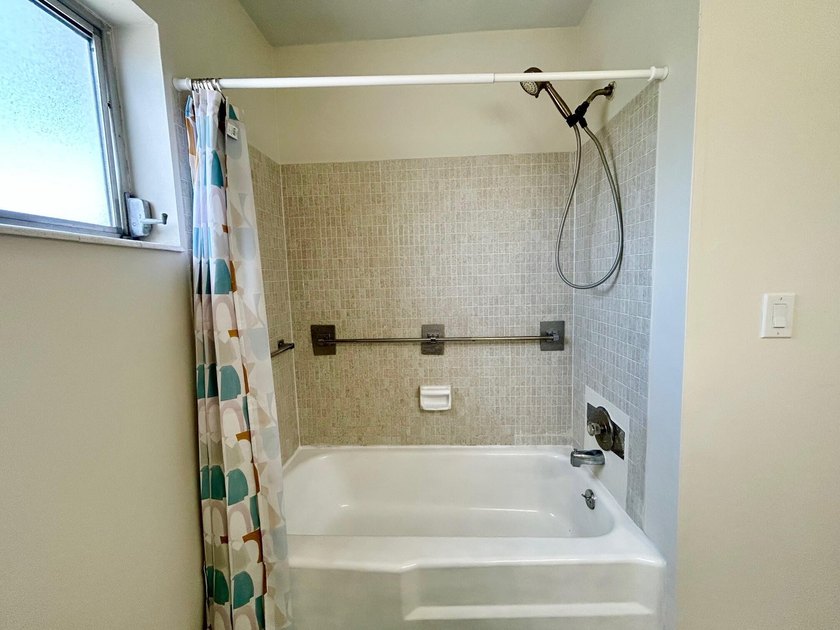 Ashley Villas is a pet friendly 55+ community. Pets allowed up - photo 15