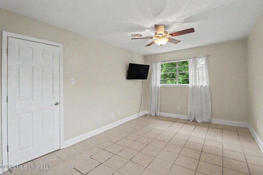 CHARMING HOME IN BILOXI! Only minutes from the beach, this home - photo 16