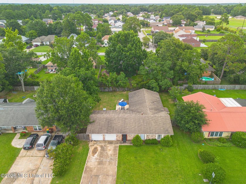 CHARMING HOME IN BILOXI! Only minutes from the beach, this home - photo 23