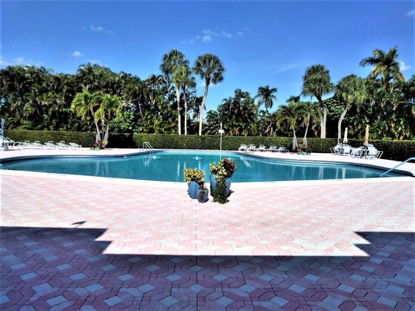 Ashley Villas is a pet friendly 55+ community. Pets allowed up - photo 25