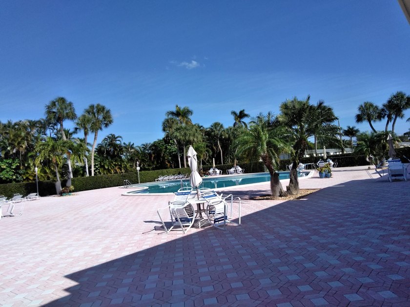 Ashley Villas is a pet friendly 55+ community. Pets allowed up - photo 26
