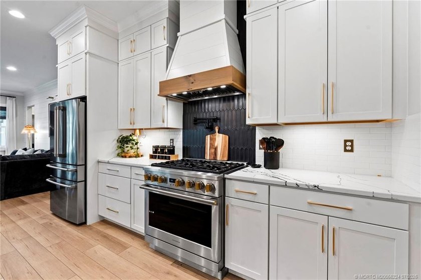 Experience the rare opportunity to enjoy luxury farmhouse living - photo 18