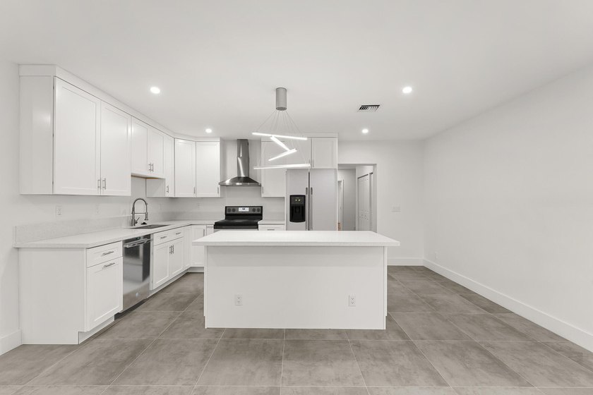Fully renovated 3 bedroom, 2 bathroom home that lives like new - photo 2