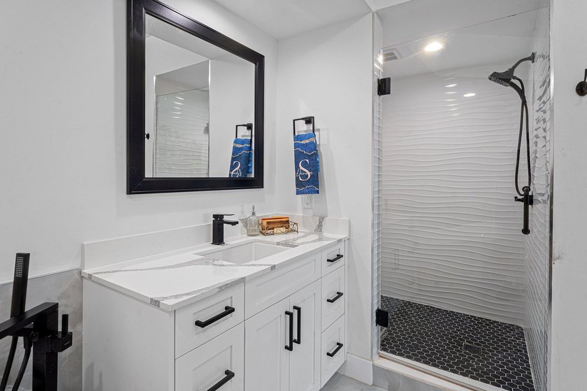 Beautifully upgraded 2 BR + den, 2 remodeled BA overlooking the - photo 17