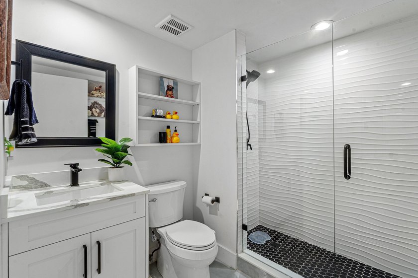 Beautifully upgraded 2 BR + den, 2 remodeled BA overlooking the - photo 20