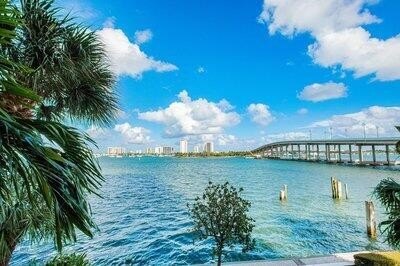 Beautifully upgraded 2 BR + den, 2 remodeled BA overlooking the - photo 28