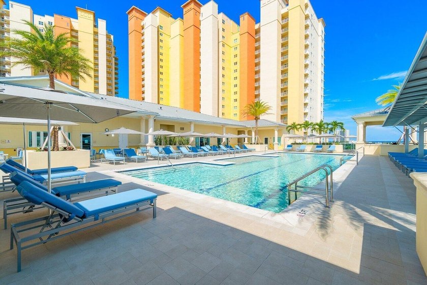 Beautifully upgraded 2 BR + den, 2 remodeled BA overlooking the - photo 32