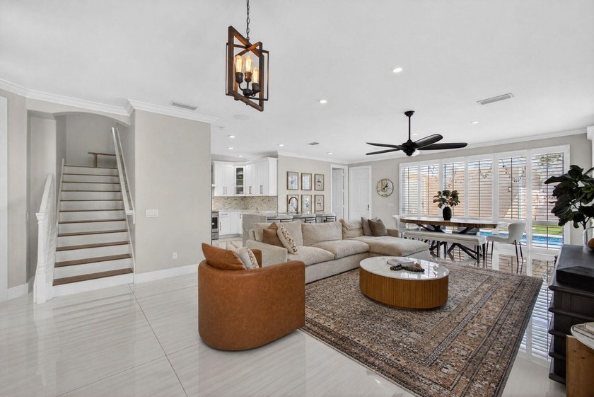 Exceptional updated 3 bed + den, 2.5 bath A-Model w/pool in New - photo 11