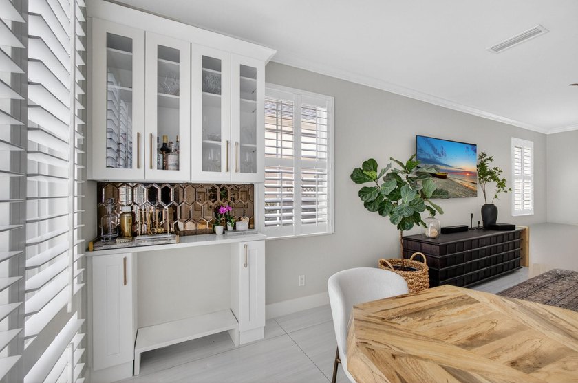 Exceptional updated 3 bed + den, 2.5 bath A-Model w/pool in New - photo 16