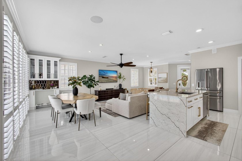 Exceptional updated 3 bed + den, 2.5 bath A-Model w/pool in New - photo 19