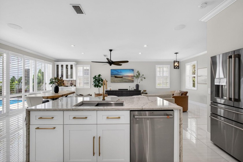 Exceptional updated 3 bed + den, 2.5 bath A-Model w/pool in New - photo 23