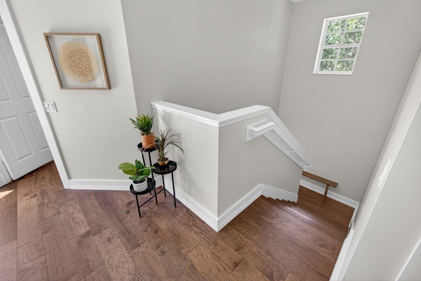 Exceptional updated 3 bed + den, 2.5 bath A-Model w/pool in New - photo 28