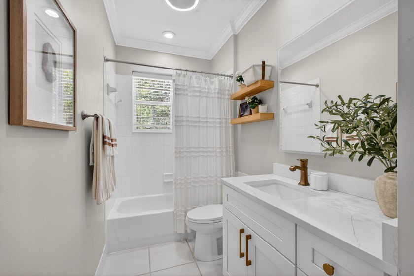 Exceptional updated 3 bed + den, 2.5 bath A-Model w/pool in New - photo 35