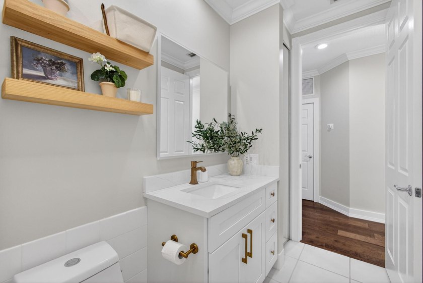 Exceptional updated 3 bed + den, 2.5 bath A-Model w/pool in New - photo 36