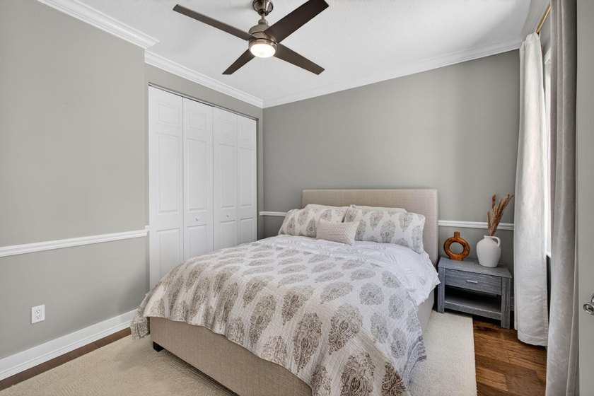 Exceptional updated 3 bed + den, 2.5 bath A-Model w/pool in New - photo 37