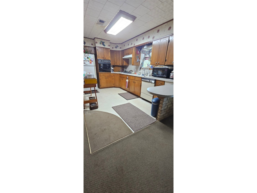 Perfect location to live and work!! 3 + acres with a 1500 sq ft - photo 8