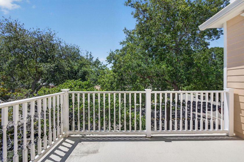 Exceptional updated 3 bed + den, 2.5 bath A-Model w/pool in New - photo 42