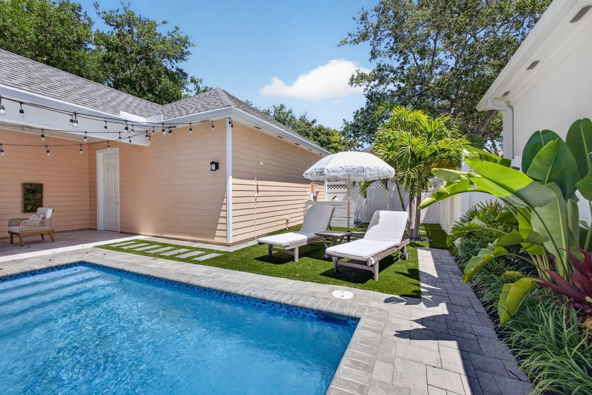 Exceptional updated 3 bed + den, 2.5 bath A-Model w/pool in New - photo 50