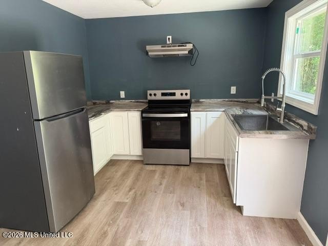 new flooring and paint-ready to move in now-recently renovated - photo 12