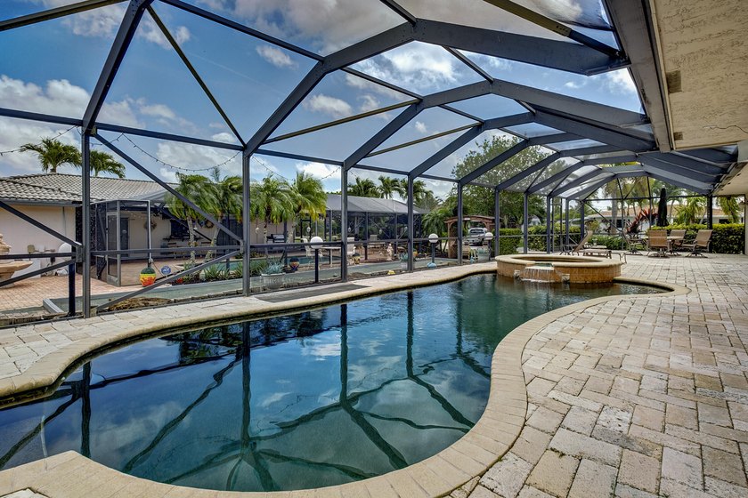 Spacious 4-Bedroom, 4 Full Bath Home Offering 2,781 sq/ft Of - photo 29