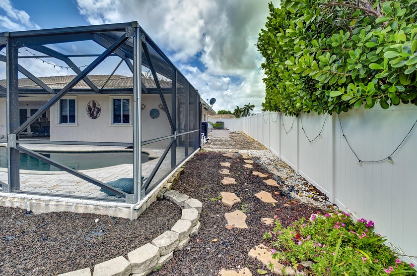 Spacious 4-Bedroom, 4 Full Bath Home Offering 2,781 sq/ft Of - photo 34