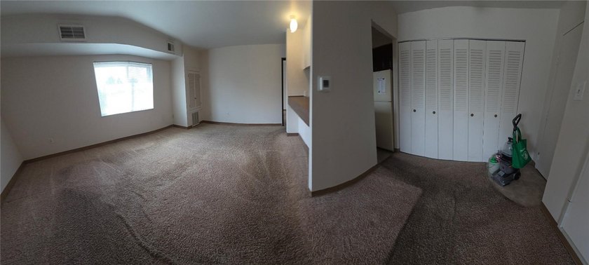 Desirable easy living all on one floor! Compact with nicely - photo 3