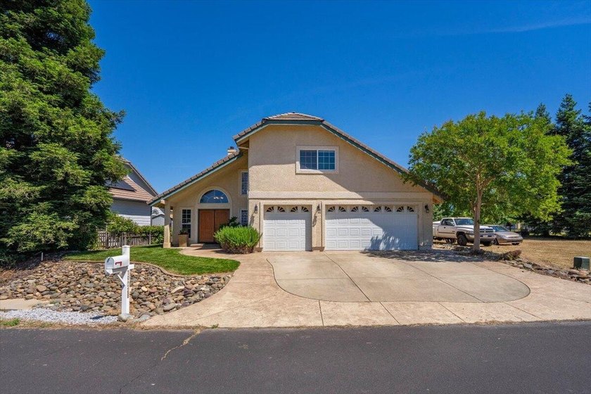 Where luxury meets the shoreline. This stunning custom-built - photo 4