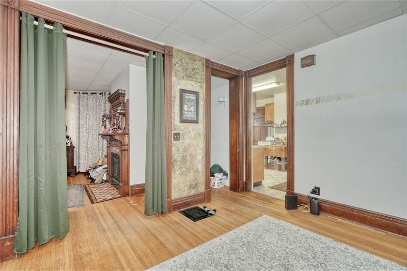 Welcome to 485 Meigs Street (14607)! This classic two-family - photo 16