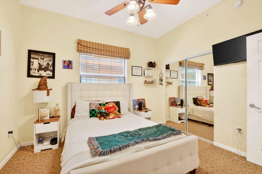 Beautifully maintained and spacious 2-bedroom, 2-bath corner - photo 17