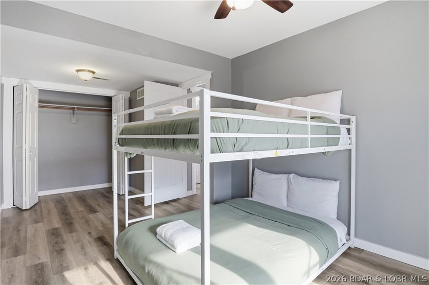 Welcome to your ideal Lake of the Ozarks retreat located in the - photo 18