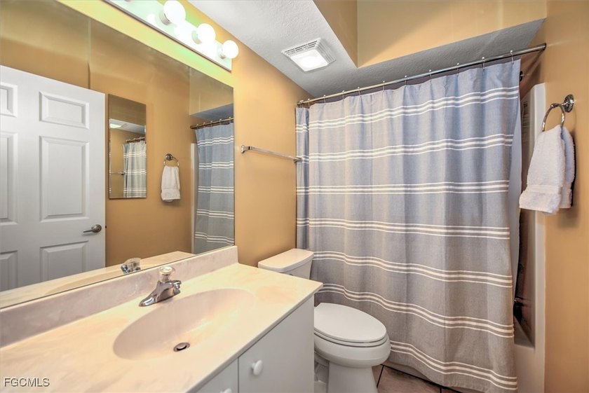 Light and bright unit with 2 bed + Den + 2 bath + Carport - photo 22