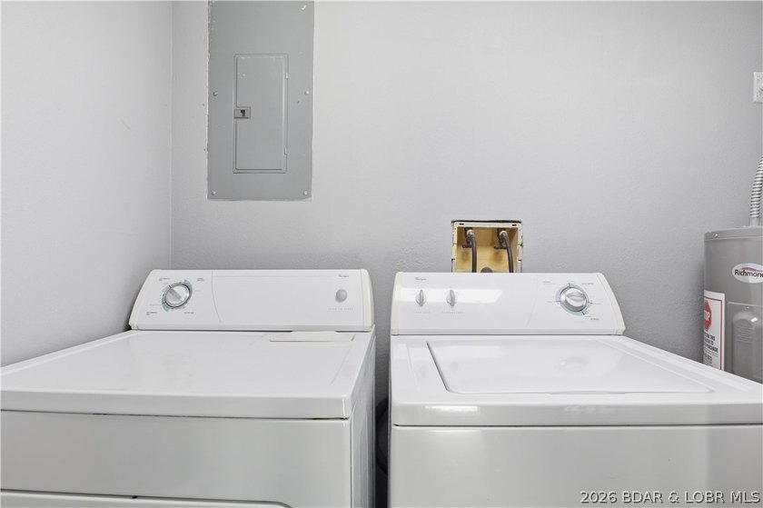 Welcome to your ideal Lake of the Ozarks retreat located in the - photo 23
