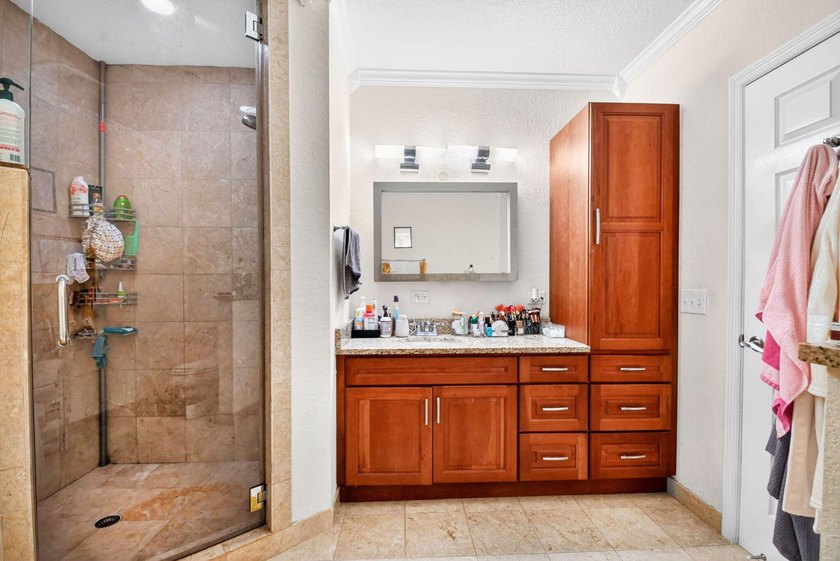 Beautifully maintained and spacious 2-bedroom, 2-bath corner - photo 23