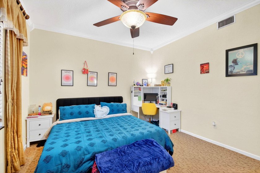 Beautifully maintained and spacious 2-bedroom, 2-bath corner - photo 25