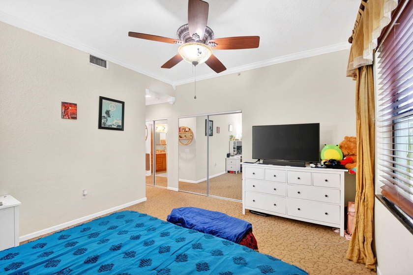 Beautifully maintained and spacious 2-bedroom, 2-bath corner - photo 26