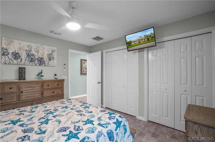Welcome to this exceptional 2006 3-bedroom, 3-bathroom residence - photo 27