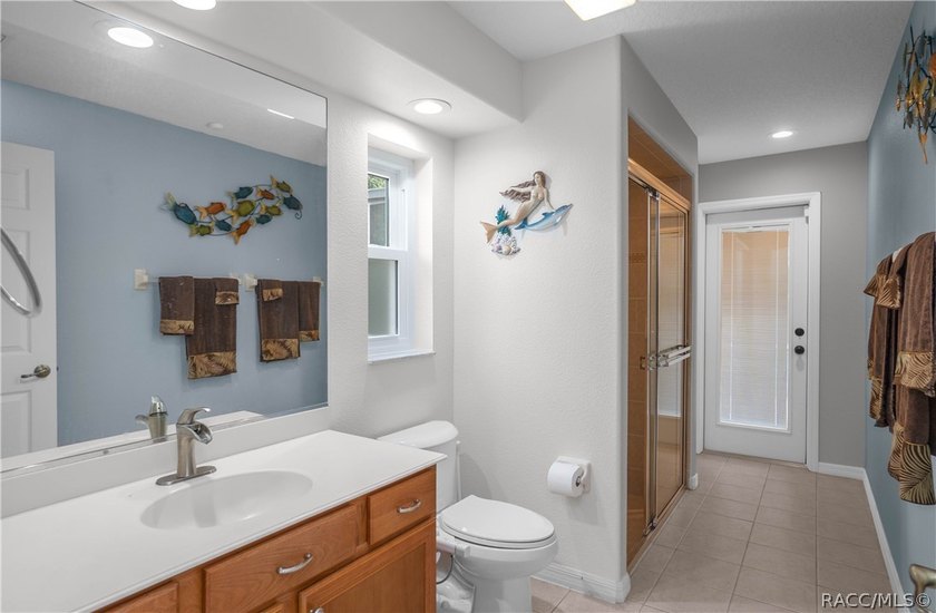 Welcome to this exceptional 2006 3-bedroom, 3-bathroom residence - photo 28