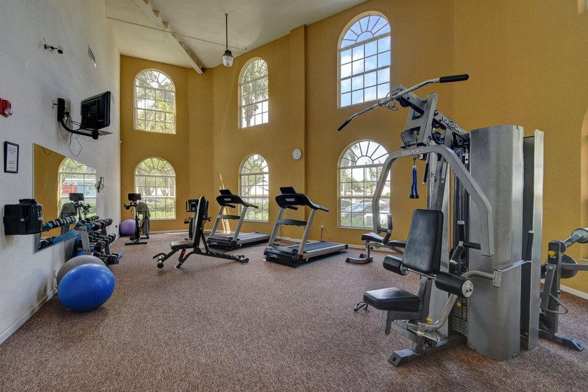 Beautifully maintained and spacious 2-bedroom, 2-bath corner - photo 30
