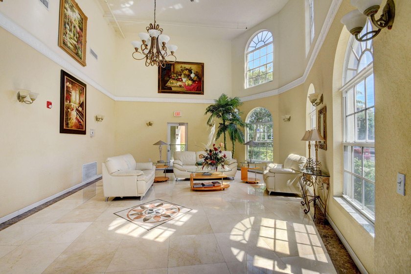 Beautifully maintained and spacious 2-bedroom, 2-bath corner - photo 32