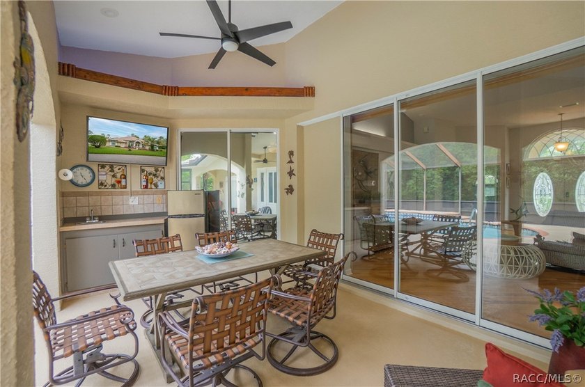 Welcome to this exceptional 2006 3-bedroom, 3-bathroom residence - photo 33