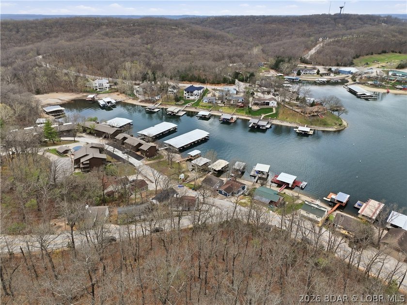 Welcome to your ideal Lake of the Ozarks retreat located in the - photo 34