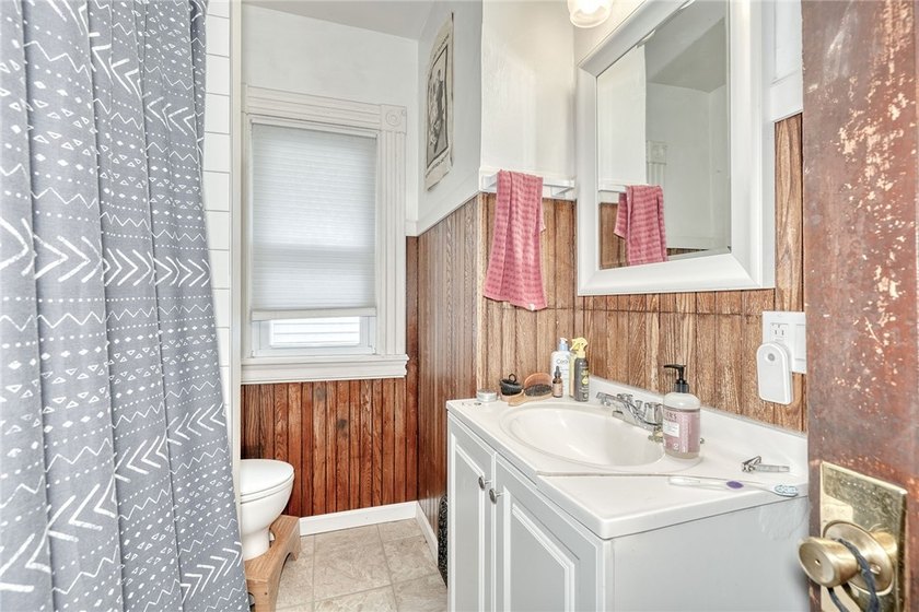 Welcome to 485 Meigs Street (14607)! This classic two-family - photo 36
