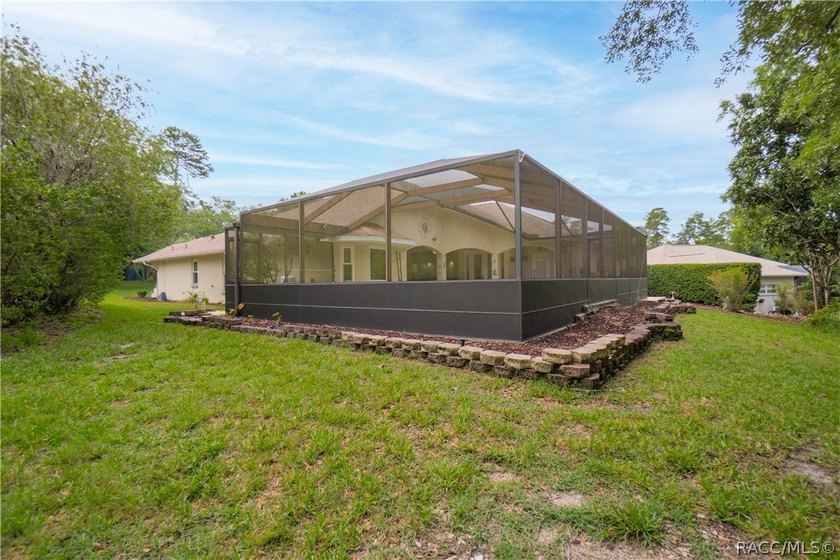 Welcome to this exceptional 2006 3-bedroom, 3-bathroom residence - photo 38
