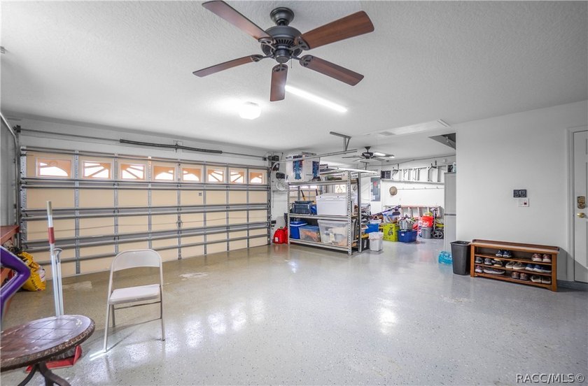 Welcome to this exceptional 2006 3-bedroom, 3-bathroom residence - photo 41
