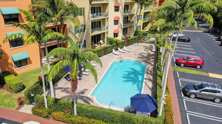 Beautifully maintained and spacious 2-bedroom, 2-bath corner - photo 41