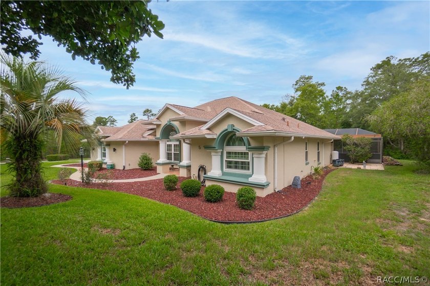 Welcome to this exceptional 2006 3-bedroom, 3-bathroom residence - photo 44